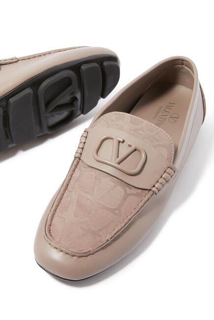 VLogo Signature Leather Driver Loafers